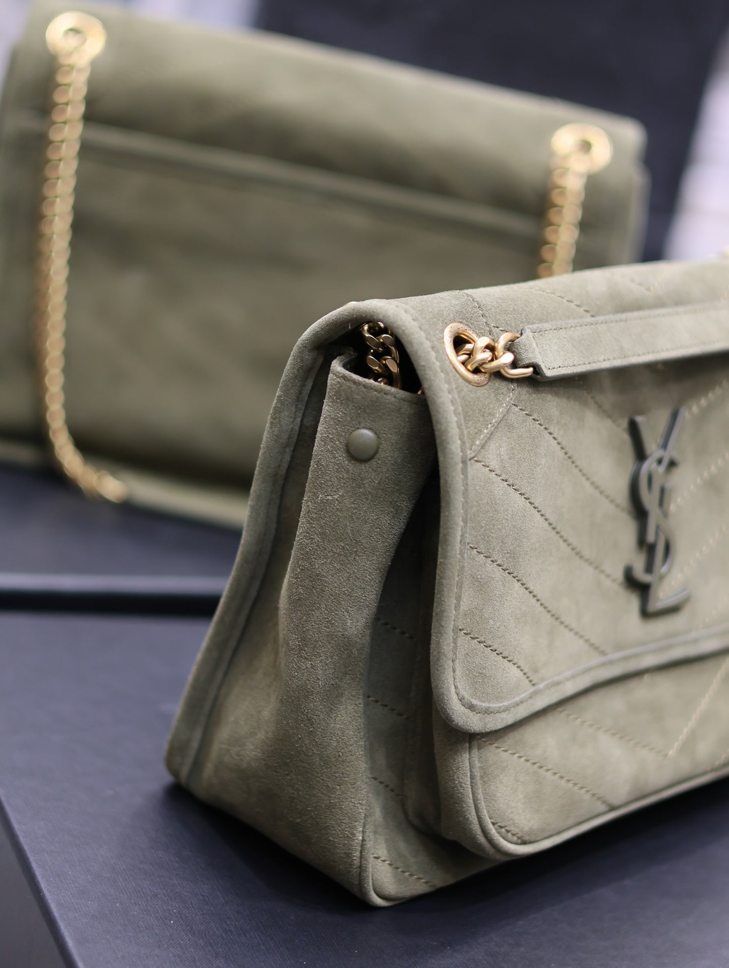Niki_Army Green Nubuck Leather  Model: 498894
