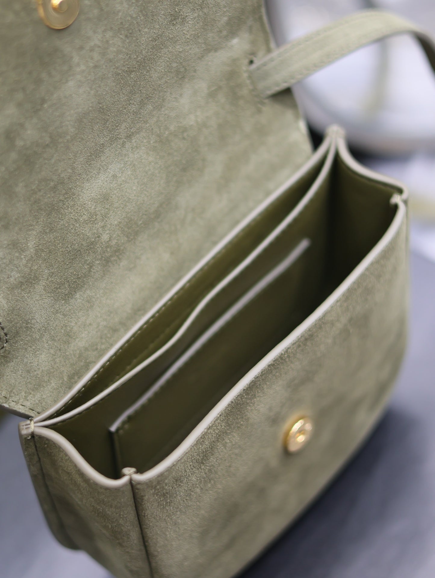 Kaia small_Army Green Matte  Model: 619740