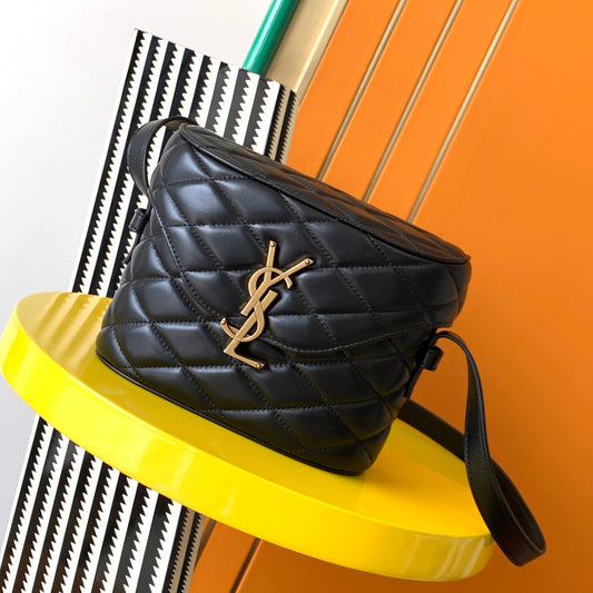 [Original leather] Batch 600 🌸2022 autumn and winter new style, new JUNE quilted sheep leather box bag Dimensions: 19 X 15 X 8 cm