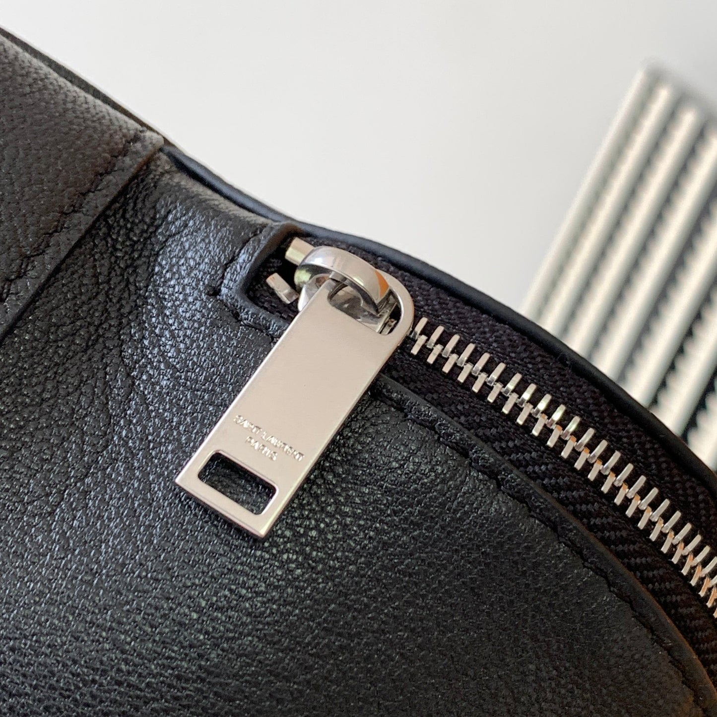 [Original leather] Y's latest big logo pocket bag [gift] made of high-grade original goat leather