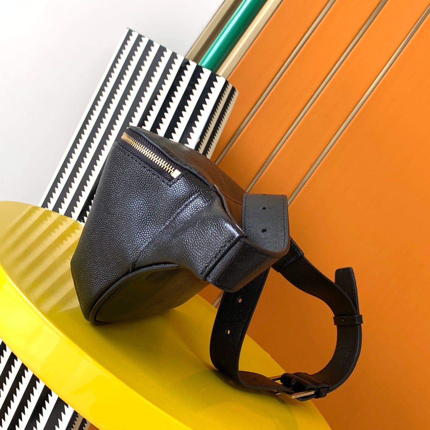 [Original leather] Y's latest big logo pocket bag [gift] adopts high-grade caviar leather pattern Model: 569737