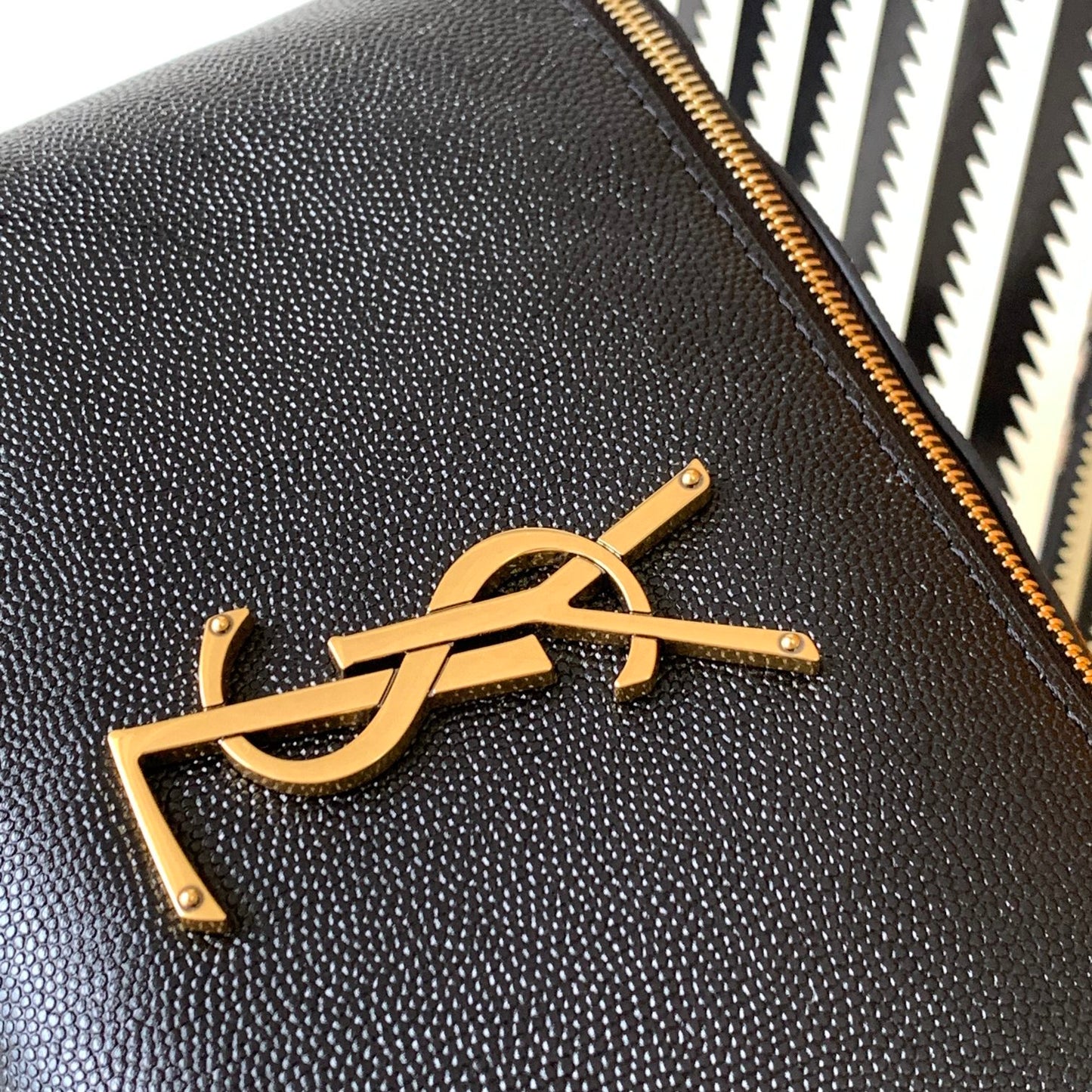 [Original leather] Y's latest big logo pocket bag [gift] adopts high-grade caviar leather pattern Model: 569737