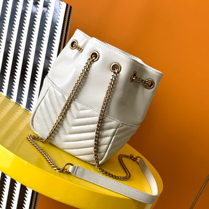 【Original leather】🔥𝐉𝐎𝐄▪️The latest V-shaped quilted mini bucket bag at the counter New Arrival Model: 701631 Original Leather
