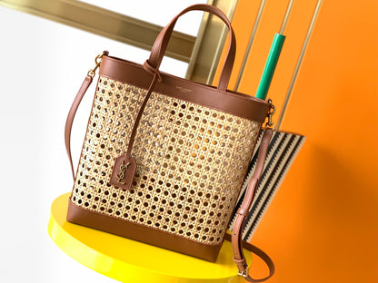 Original Leather Summer 𝙎𝘼𝙄𝙉𝙏 𝙇𝘼𝙐𝙍𝙀𝙉𝙏 𝙏𝙊𝙔 vertical woven and leather shopping bag Model: 655161