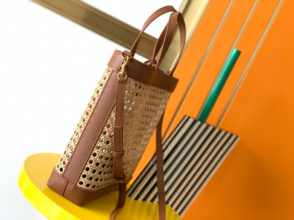 Original Leather Summer 𝙎𝘼𝙄𝙉𝙏 𝙇𝘼𝙐𝙍𝙀𝙉𝙏 𝙏𝙊𝙔 vertical woven and leather shopping bag Model: 655161