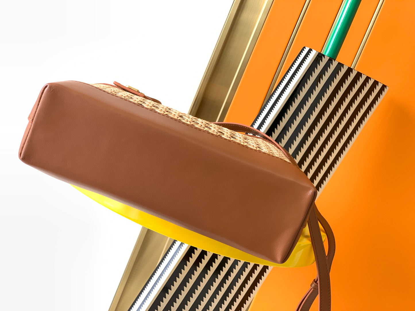 Original Leather Summer 𝙎𝘼𝙄𝙉𝙏 𝙇𝘼𝙐𝙍𝙀𝙉𝙏 𝙏𝙊𝙔 vertical woven and leather shopping bag Model: 655161