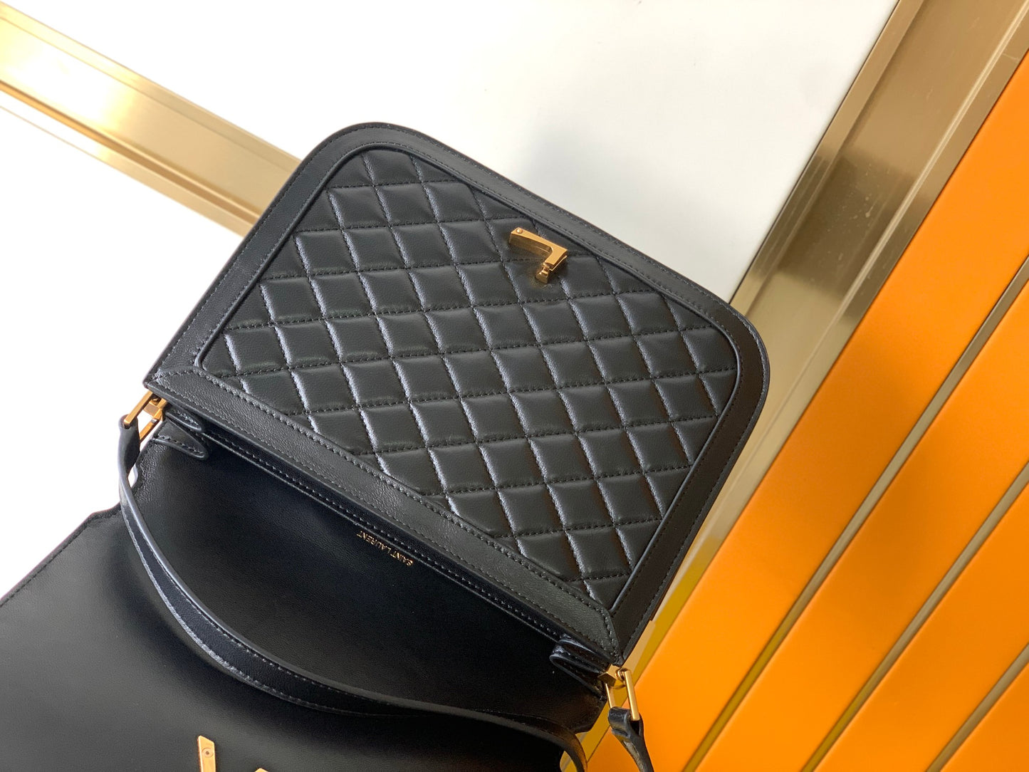 【Original Leather】【SOLFERINO Quilting】Model: 733704