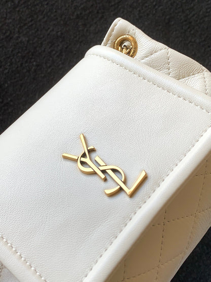 【Original leather】𝐌𝐢𝐧𝐢 𝐍𝐨𝐥𝐢𝐭𝐚The return model Mini Nolita that became popular all over the Internet as soon as it was released! 18x13x6cm Style No.: 672738