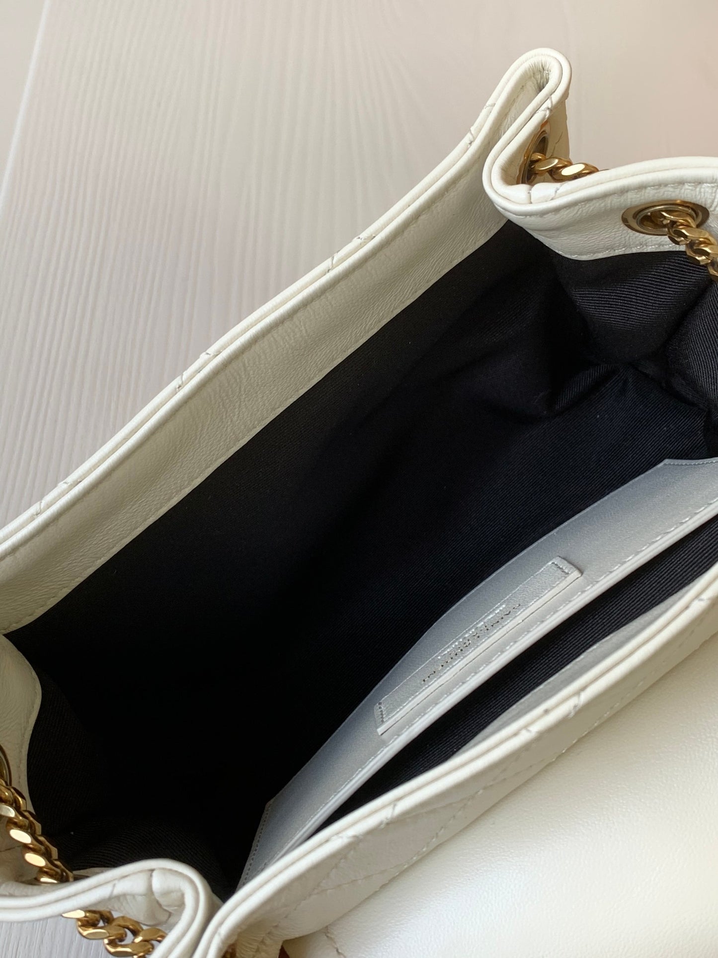 【Original leather】𝐌𝐢𝐧𝐢 𝐍𝐨𝐥𝐢𝐭𝐚The return model Mini Nolita that became popular all over the Internet as soon as it was released! 18x13x6cm Style No.: 672738