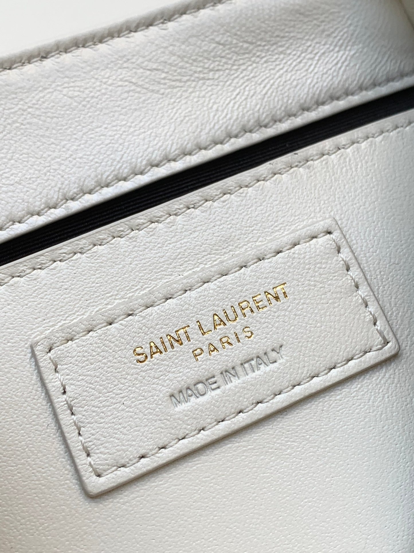 【Original leather】𝐌𝐢𝐧𝐢 𝐍𝐨𝐥𝐢𝐭𝐚The return model Mini Nolita that became popular all over the Internet as soon as it was released! 18x13x6cm Style No.: 672738