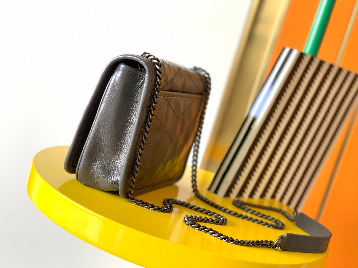 [Original Leather] Sales Champion 𝒏𝒊𝒌𝒊 𝒄𝒉𝒂𝒊𝒏 𝒘𝒂𝒍𝒍𝒆𝒕chain small satchel! Model: 583103.