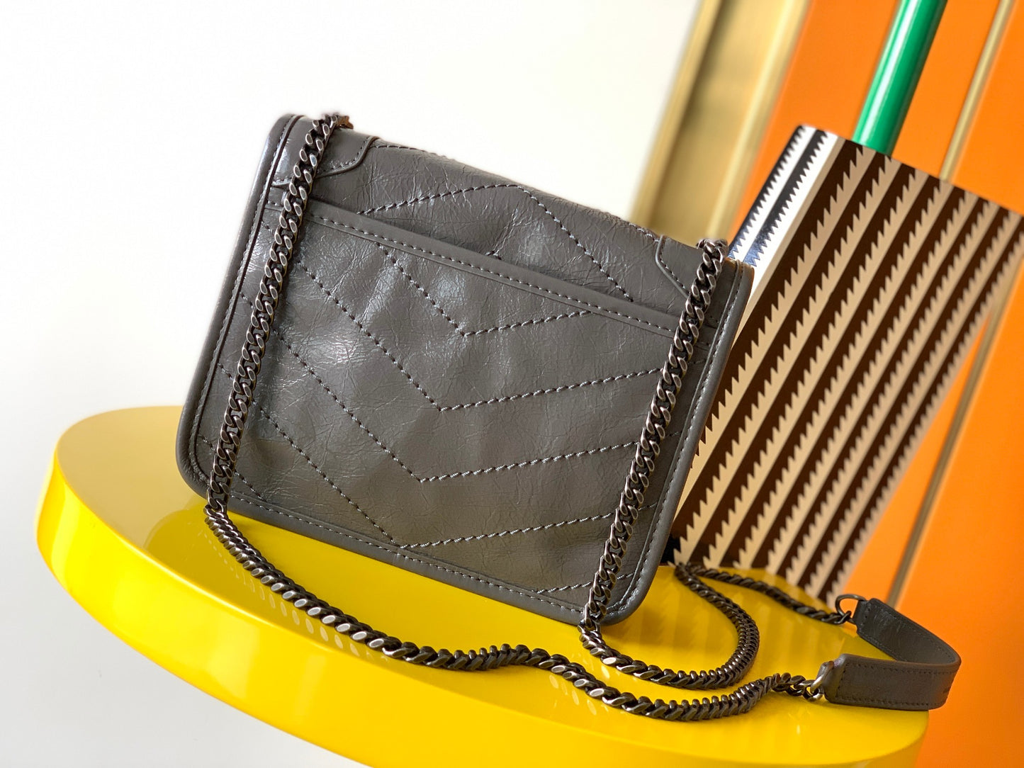 [Original Leather] Sales Champion 𝒏𝒊𝒌𝒊 𝒄𝒉𝒂𝒊𝒏 𝒘𝒂𝒍𝒍𝒆𝒕chain small satchel! Model: 583103.