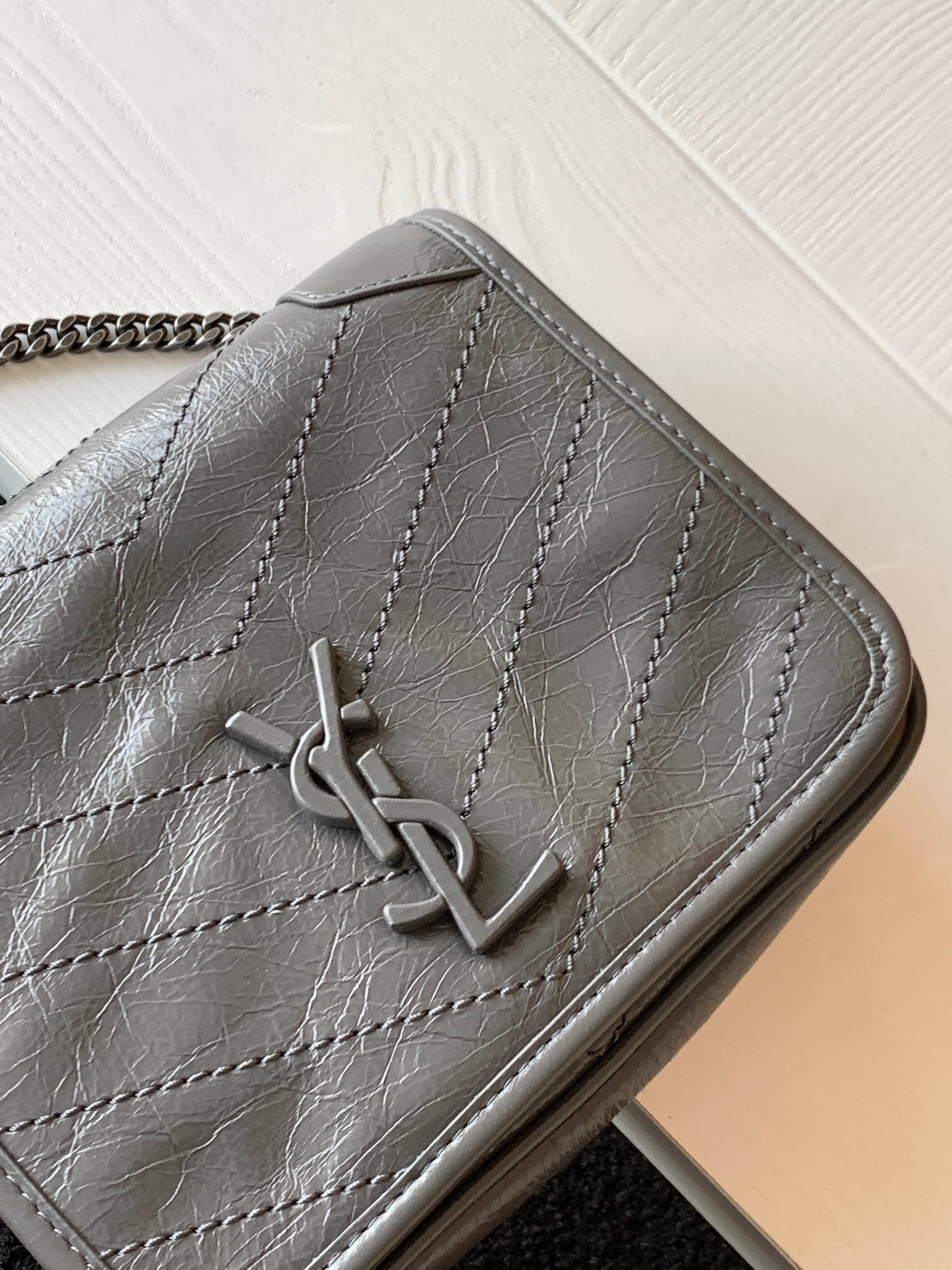 [Original Leather] Sales Champion 𝒏𝒊𝒌𝒊 𝒄𝒉𝒂𝒊𝒏 𝒘𝒂𝒍𝒍𝒆𝒕chain small satchel! Model: 583103.