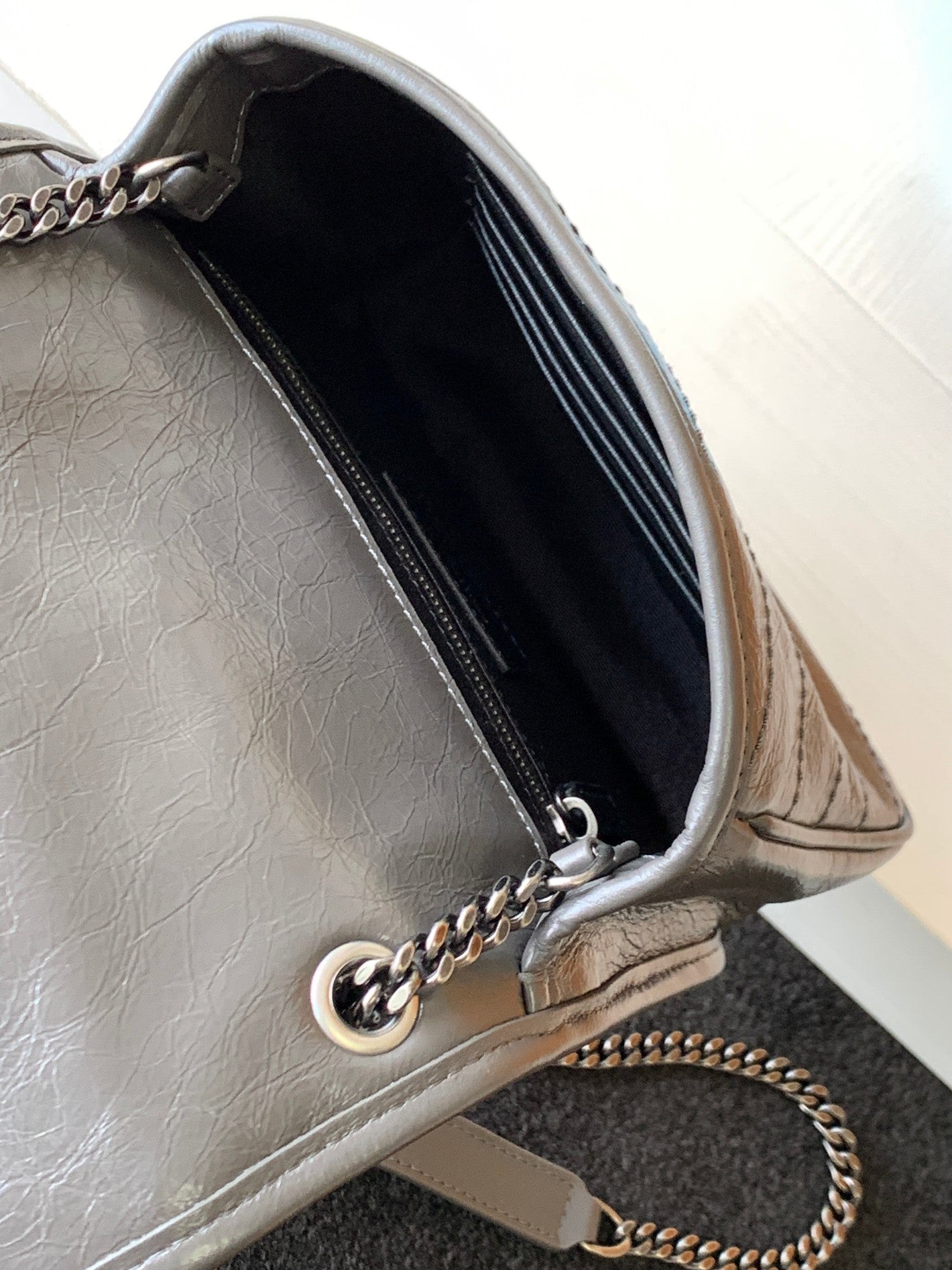 [Original Leather] Sales Champion 𝒏𝒊𝒌𝒊 𝒄𝒉𝒂𝒊𝒏 𝒘𝒂𝒍𝒍𝒆𝒕chain small satchel! Model: 583103.