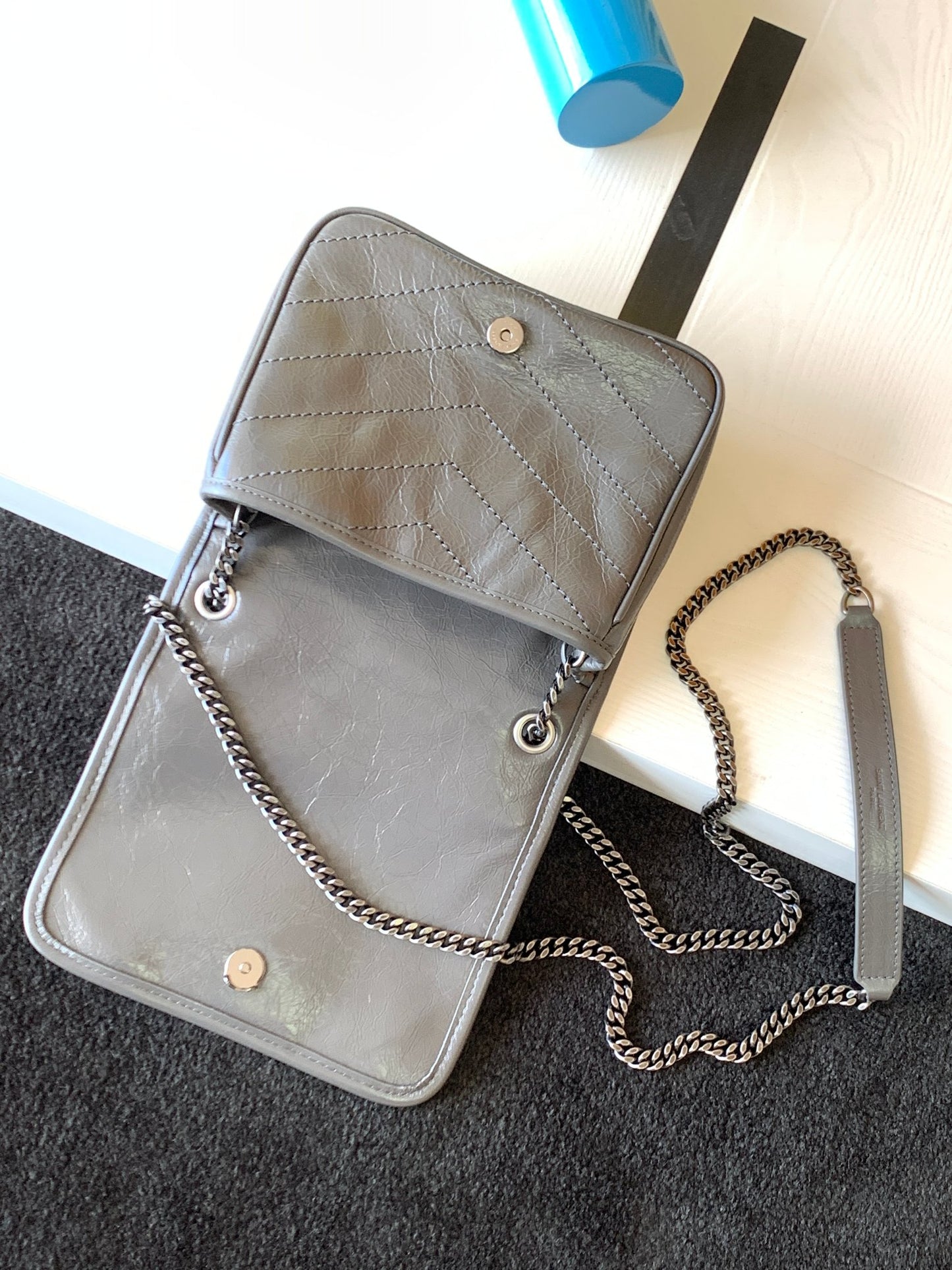 [Original Leather] Sales Champion 𝒏𝒊𝒌𝒊 𝒄𝒉𝒂𝒊𝒏 𝒘𝒂𝒍𝒍𝒆𝒕chain small satchel! Model: 583103.