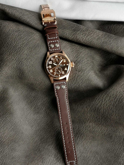 TW new products, the pinnacle of appearance The most dazzling star under IWC, IWC's long-term kinetic energy moon phase expert. The new pilot series IW51584 watch through the bottom.