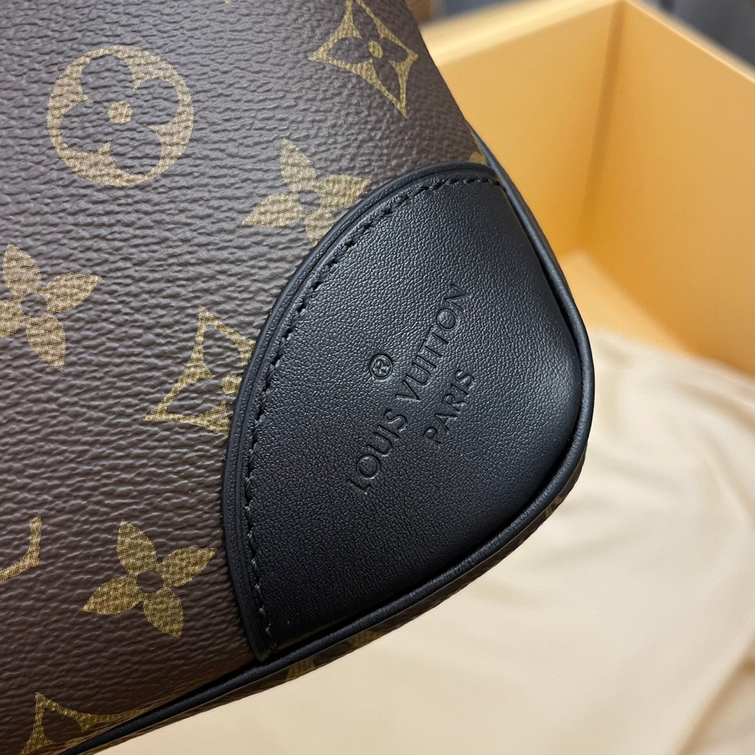 [Chip version] M45831 Presbyopic black leather Odeon small handbag