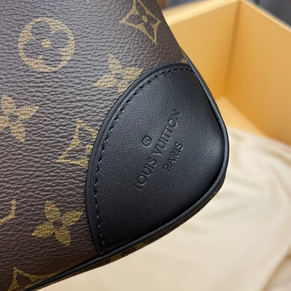 [Chip version] M45831 Presbyopic black leather Odeon small handbag