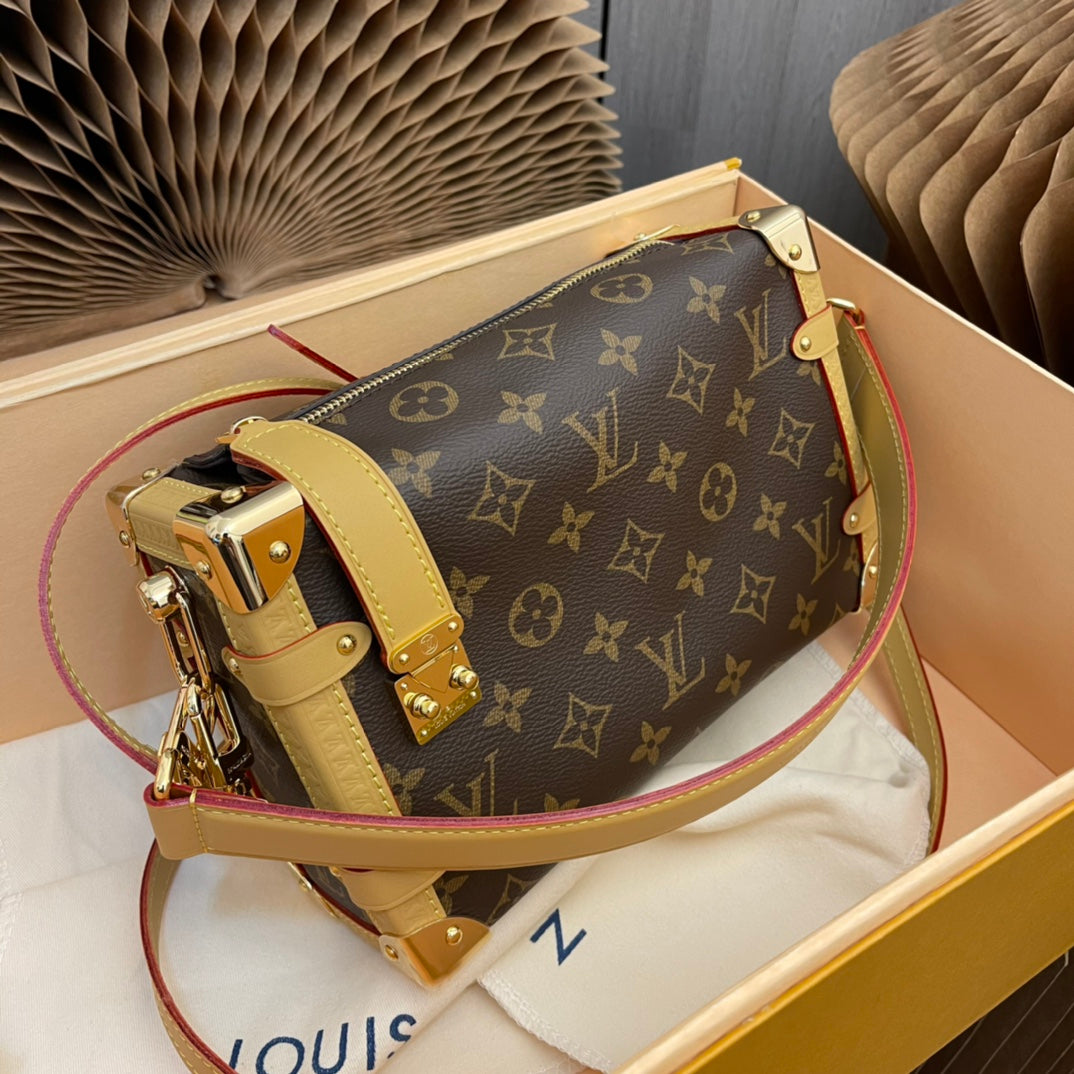 M46358 Presbyopia yellow leather 2023 early spring series Cruise series, the same style as Gu Ailing’s show,