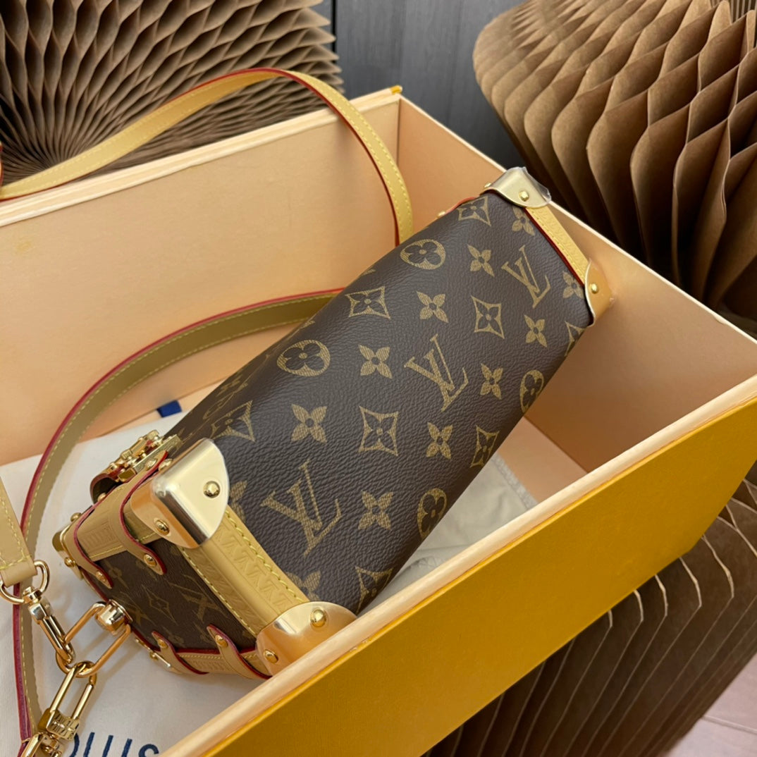 M46358 Presbyopia yellow leather 2023 early spring series Cruise series, the same style as Gu Ailing’s show,