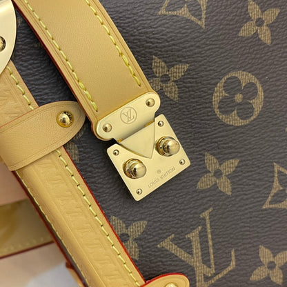 M46358 Presbyopia yellow leather 2023 early spring series Cruise series, the same style as Gu Ailing’s show,