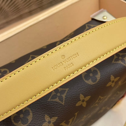 M46358 Presbyopia yellow leather 2023 early spring series Cruise series, the same style as Gu Ailing’s show,