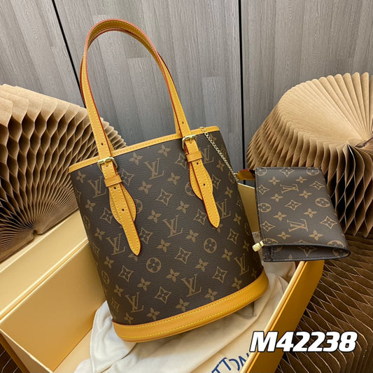 Style number: M42238 Second-hand Vintage bucket bag, out-of-print limited edition 26cm