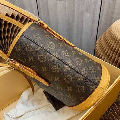 Style number: M42238 Second-hand Vintage bucket bag, out-of-print limited edition 26cm