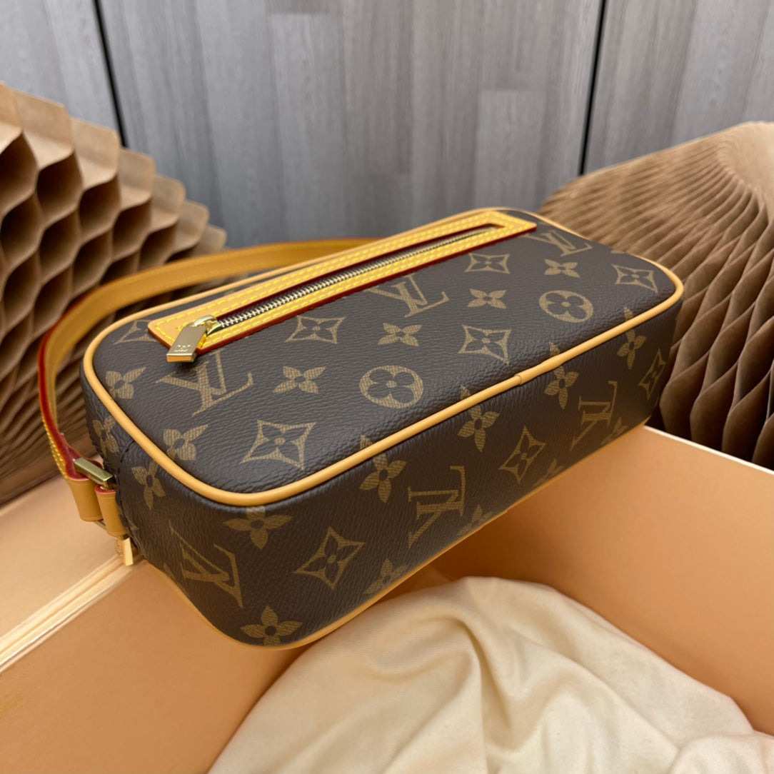 ✨ M51183, second-hand small shoulder bag, classic Monogram presbyopic canvas constitutes a simple bag style