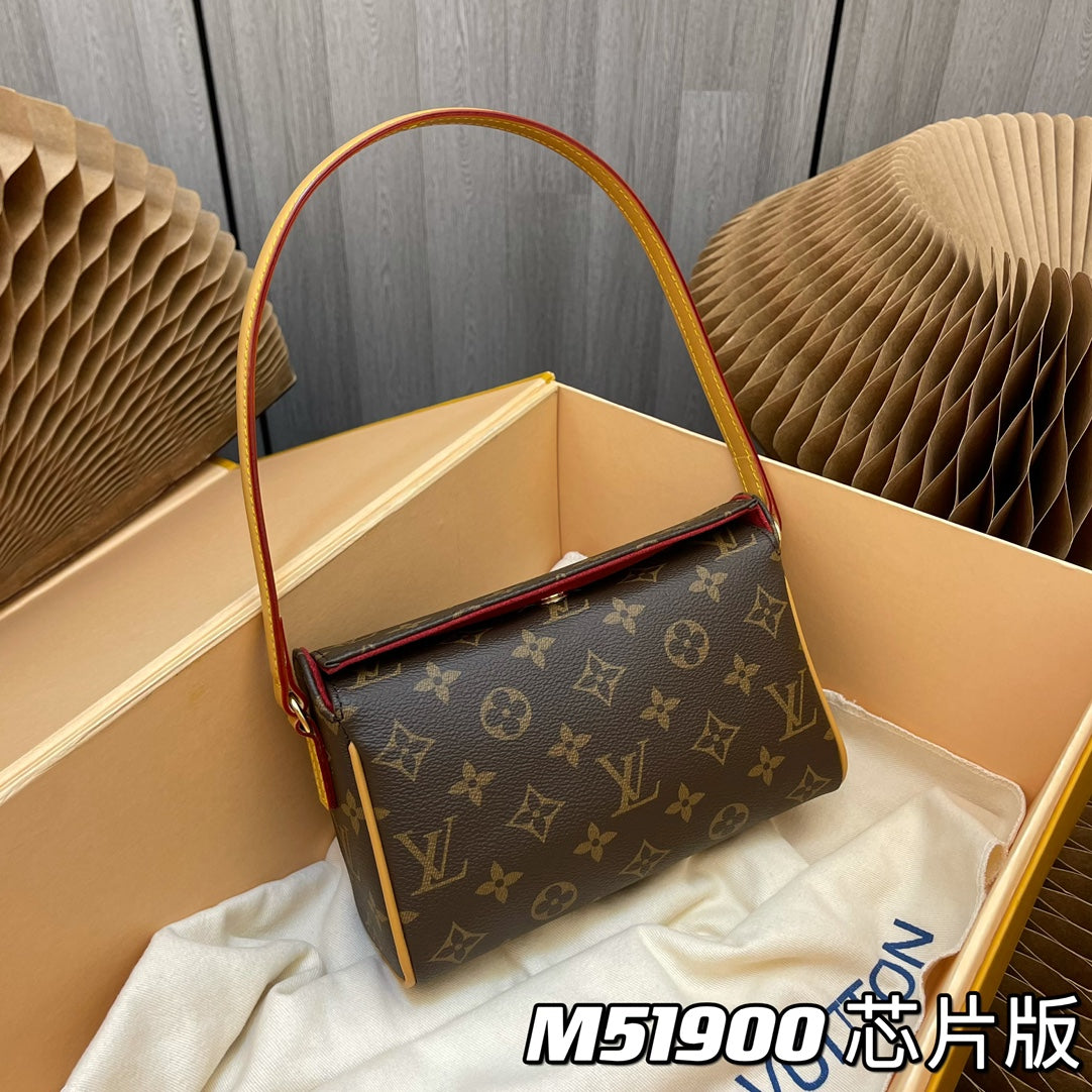 [Chip version] Style number: 51900 box bag, same style as Beckham,