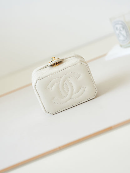Chanel ✅Chanel 9.1🌟The latest small box on the first day of price increase AP3 shared that this small box is so beautiful and super exquisite. The bag body is octagonal