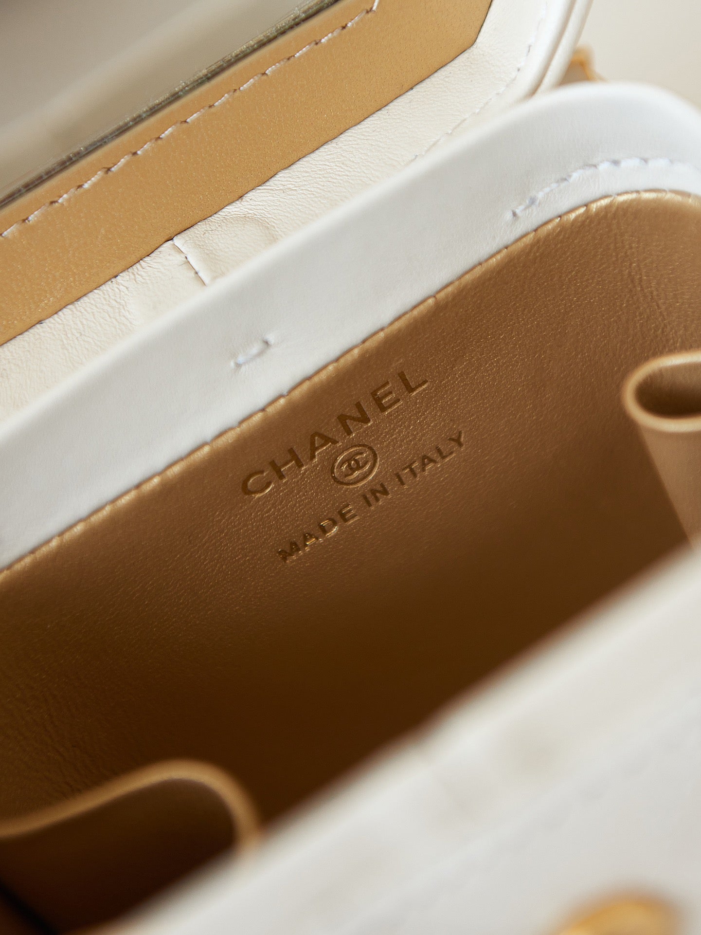 Chanel ✅Chanel 9.1🌟The latest small box on the first day of price increase AP3 shared that this small box is so beautiful and super exquisite. The bag body is octagonal