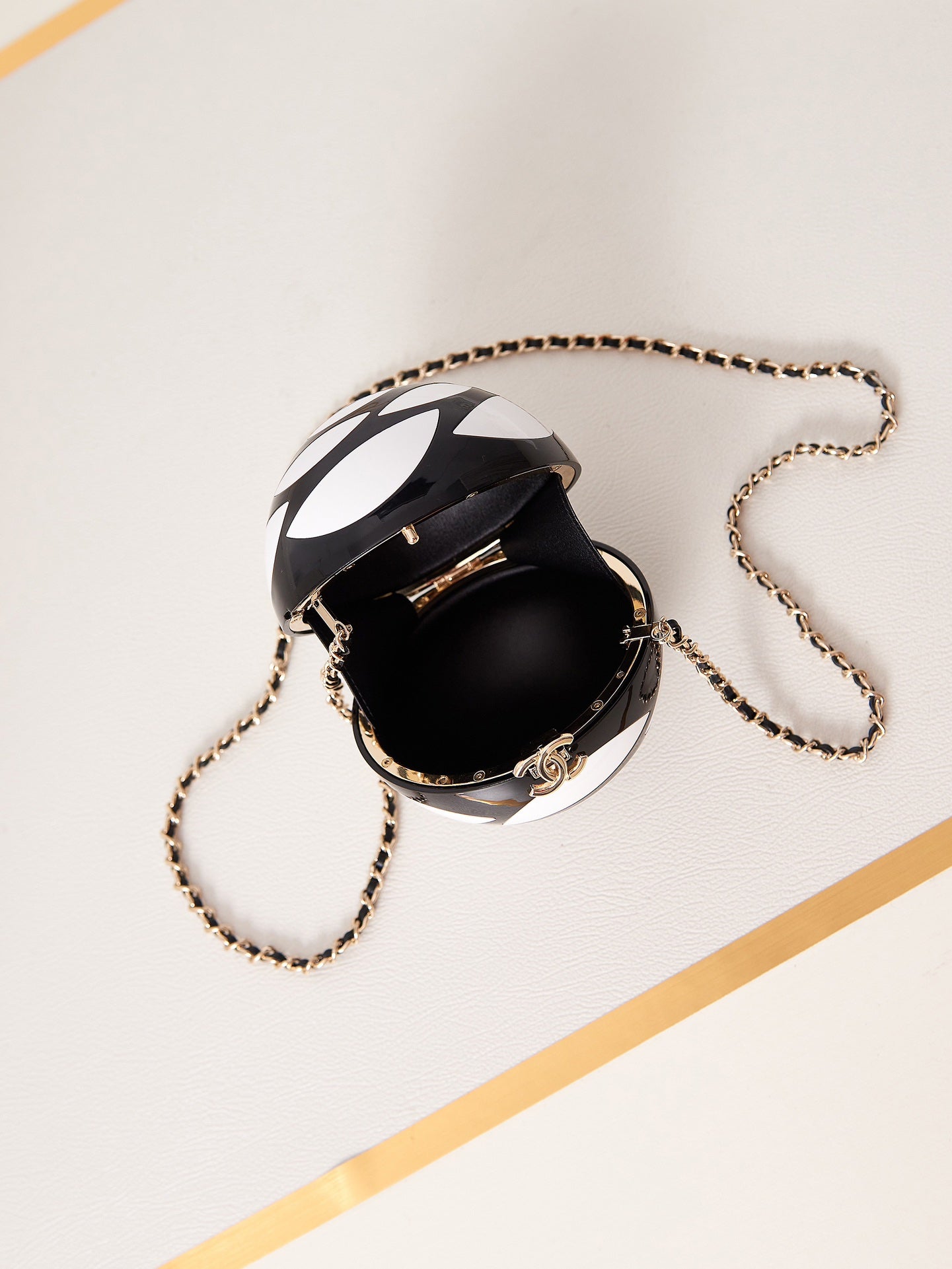 𝐂𝐡𝐚𝐧𝐞𝐥 𝐒𝐒2023 Football Bag⚽️ Camellia